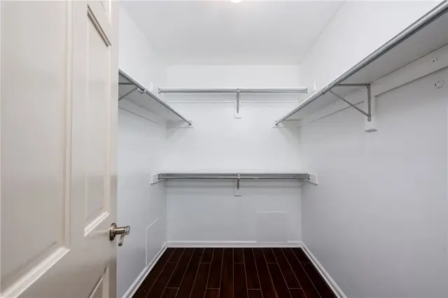 2217 Huntington Court N gallery image 23