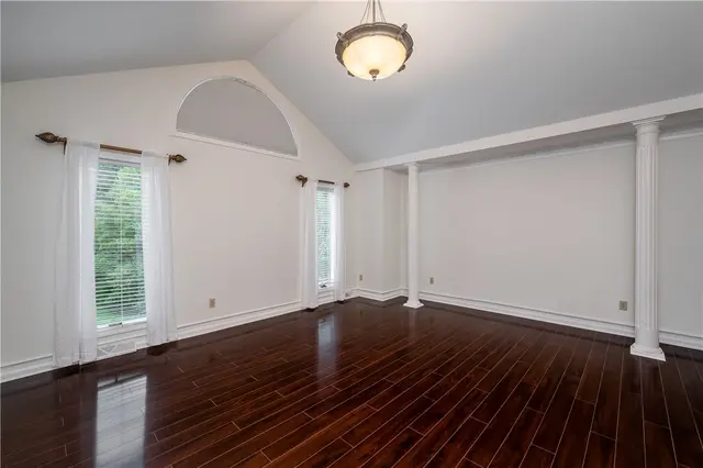 2217 Huntington Court N gallery image 24