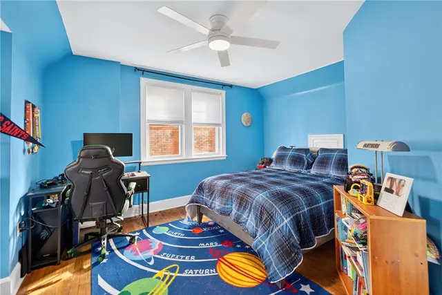 222 Bernice St gallery image 21