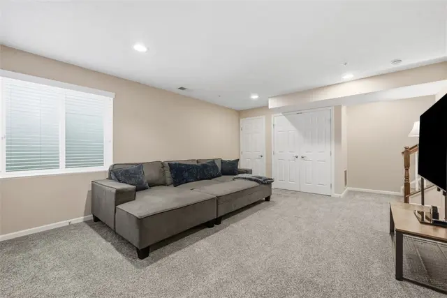 222 Broadstone Dr gallery image 32