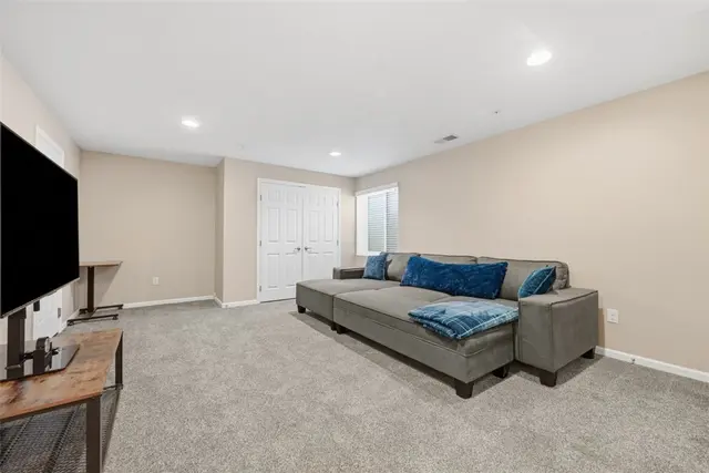 222 Broadstone Dr gallery image 37