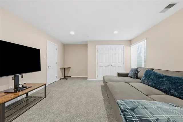 222 Broadstone Dr gallery image 40