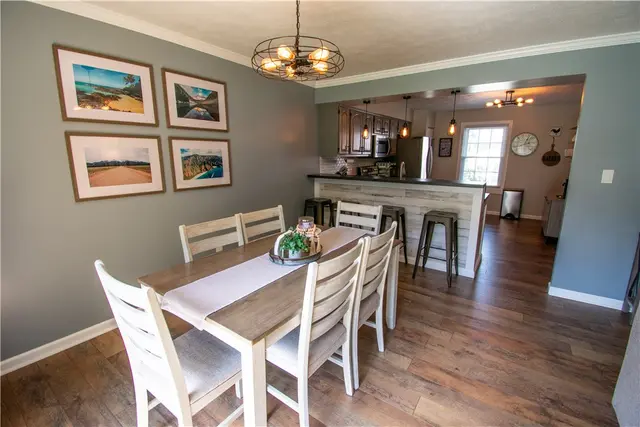 222 Carters Grove Dr gallery image 4