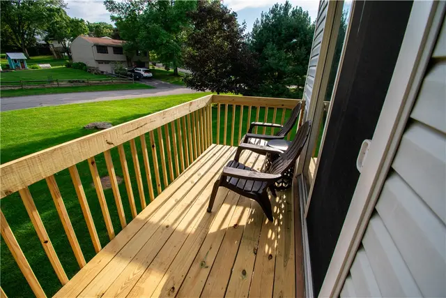 222 Carters Grove Dr gallery image 6