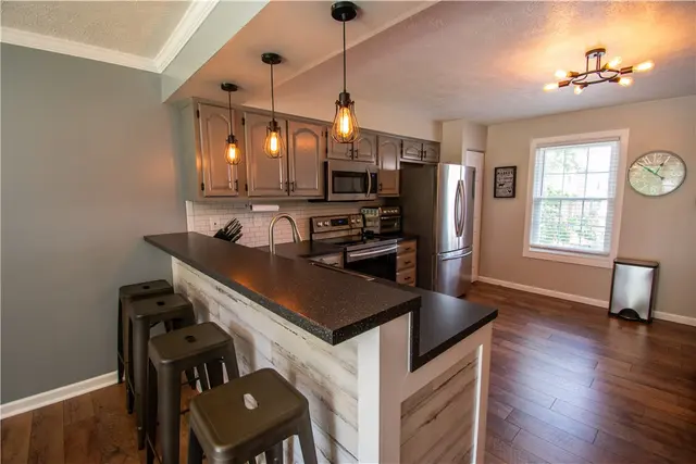 222 Carters Grove Dr gallery image 7