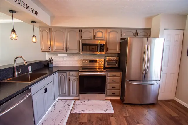 222 Carters Grove Dr gallery image 12