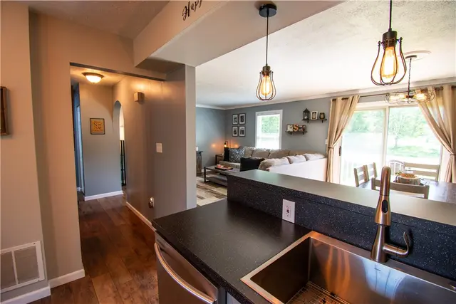 222 Carters Grove Dr gallery image 13