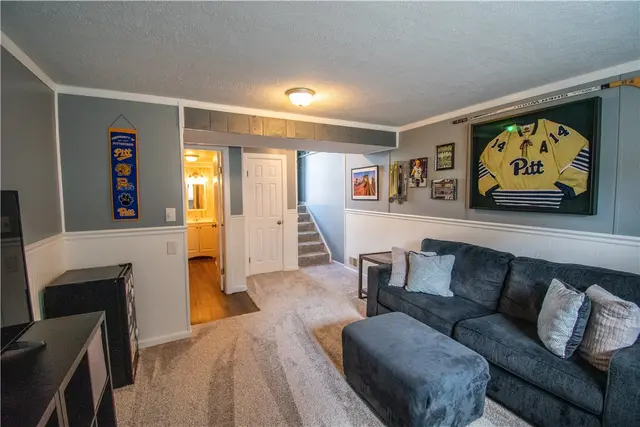 222 Carters Grove Dr gallery image 17