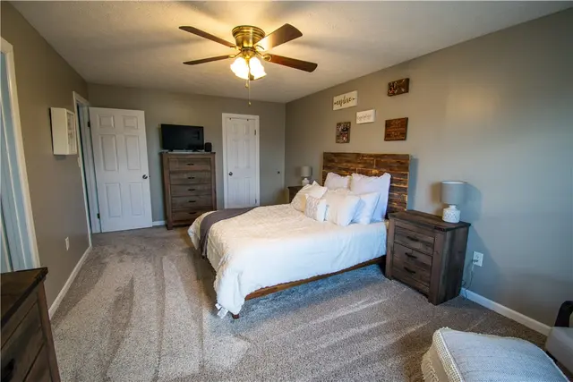 222 Carters Grove Dr gallery image 21