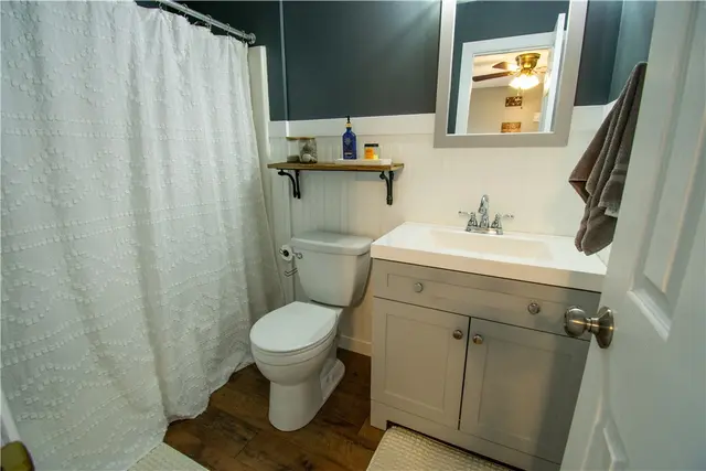 222 Carters Grove Dr gallery image 22