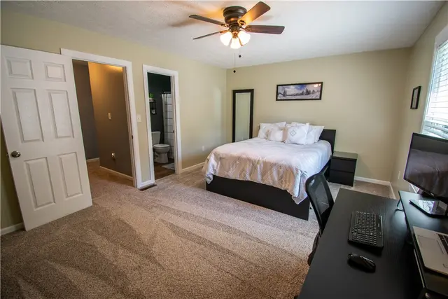 222 Carters Grove Dr gallery image 23