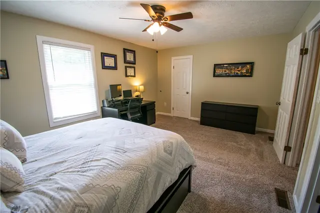 222 Carters Grove Dr gallery image 24