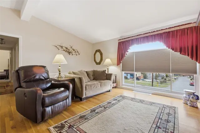 222 Elfinwild Rd gallery image 3
