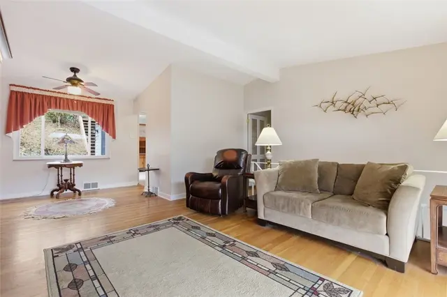 222 Elfinwild Rd gallery image 5