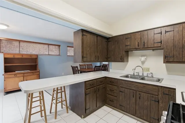 222 Elfinwild Rd gallery image 6