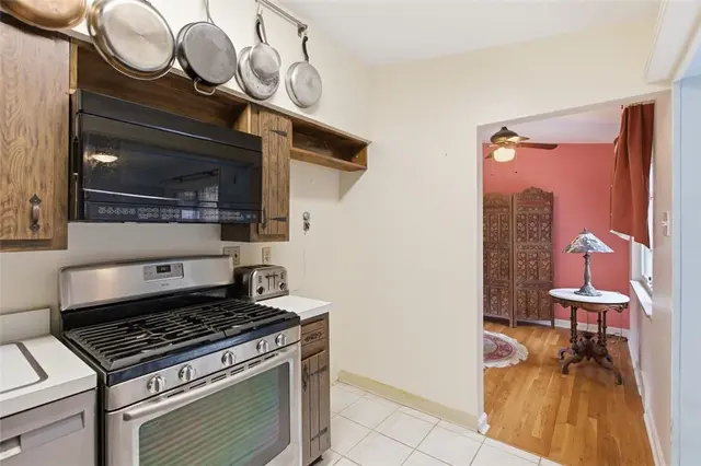 222 Elfinwild Rd gallery image 8