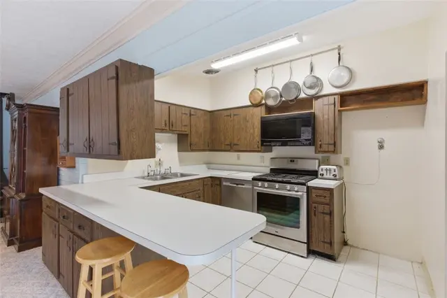 222 Elfinwild Rd gallery image 9