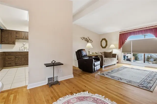 222 Elfinwild Rd gallery image 13