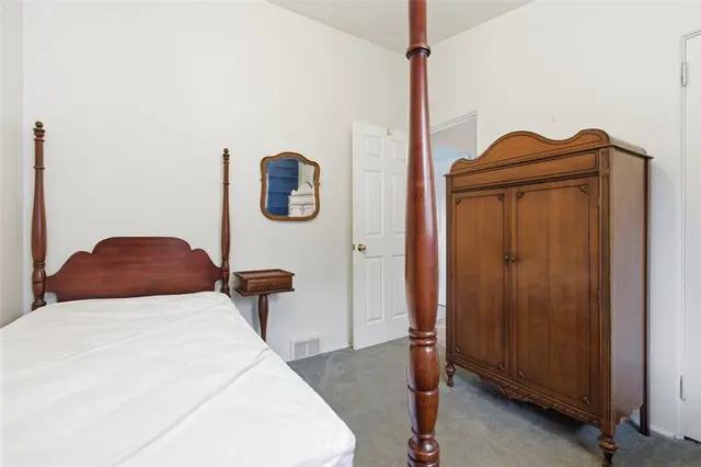 222 Elfinwild Rd gallery image 18