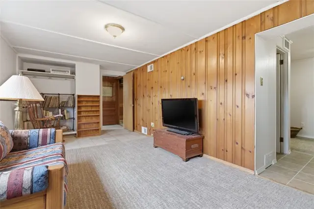 222 Elfinwild Rd gallery image 20