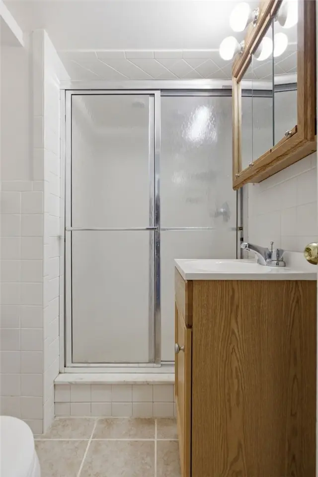 222 Elfinwild Rd gallery image 22