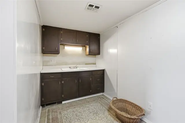 222 Elfinwild Rd gallery image 23