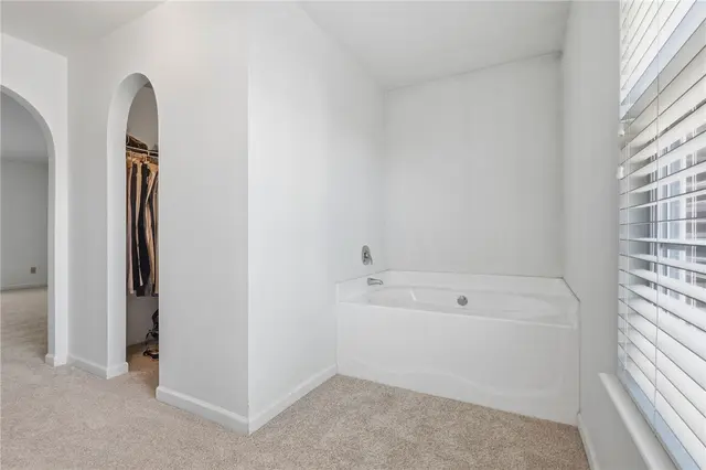 222 Macduff Ct gallery image 4