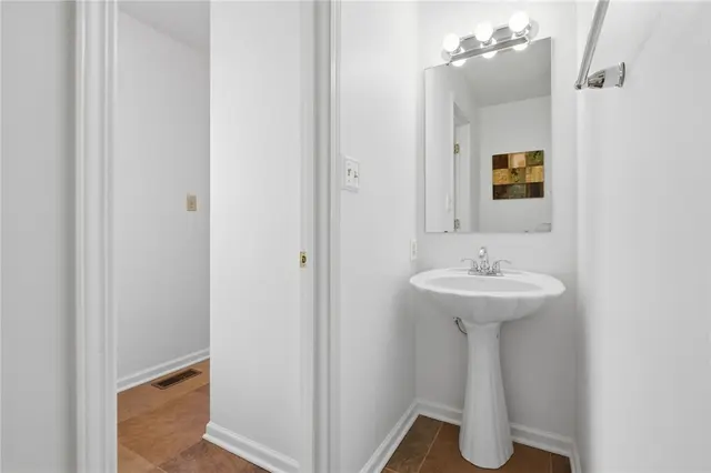 222 Macduff Ct gallery image 8