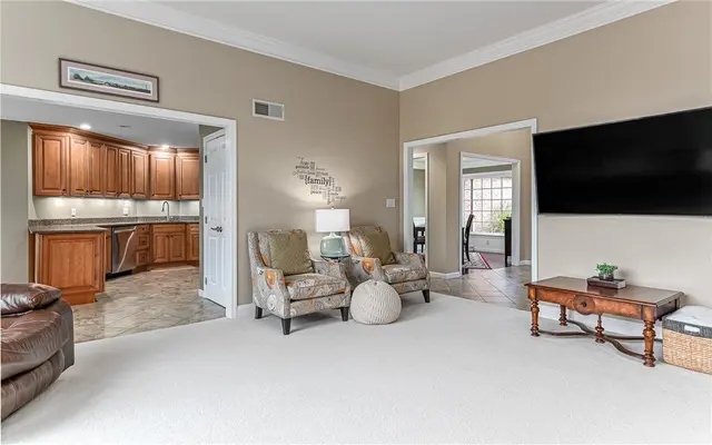 223 Fox Meadow Dr gallery image 3