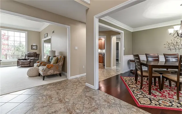 223 Fox Meadow Dr gallery image 9
