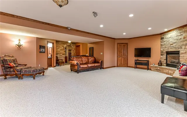 223 Fox Meadow Dr gallery image 34