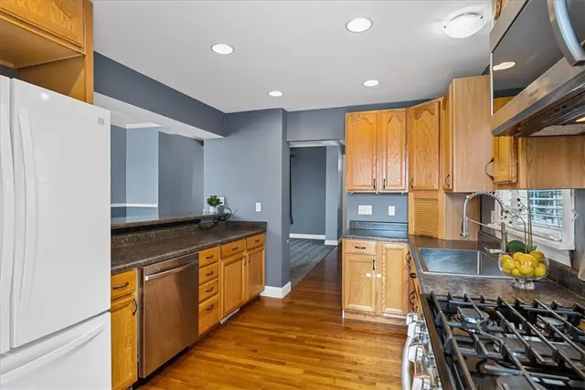 224 Bronx Ave gallery image 11