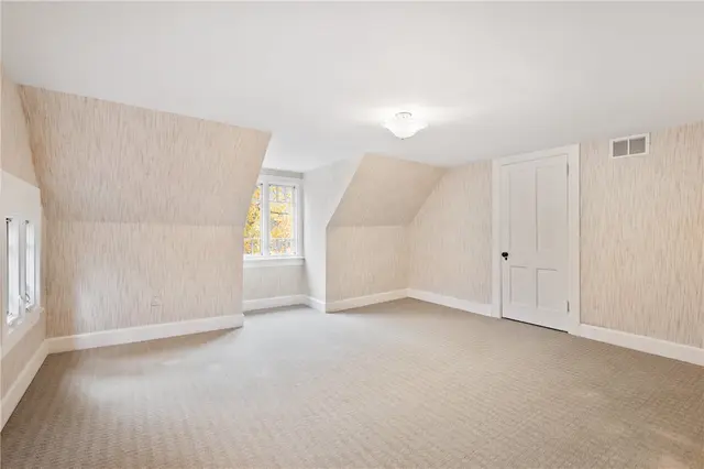 224 Thorn Street gallery image 8