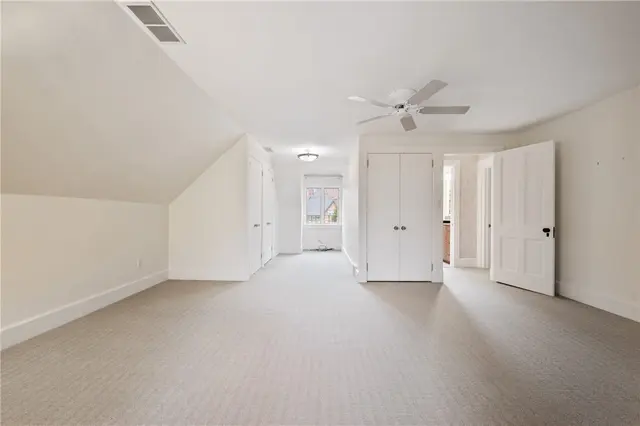 224 Thorn Street gallery image 16
