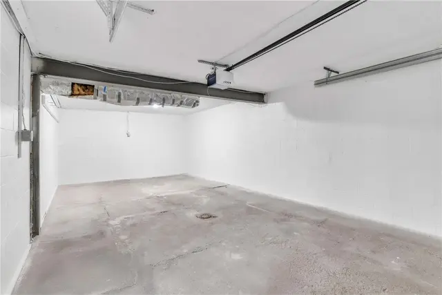 225 Grant Ave gallery image 12