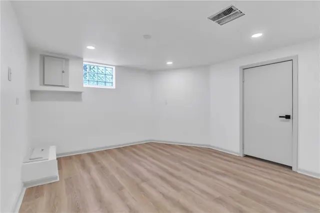 225 Grant Ave gallery image 19