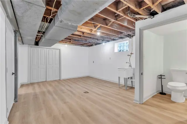 225 Grant Ave gallery image 21