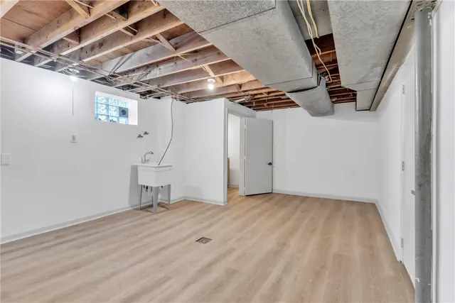 225 Grant Ave gallery image 22