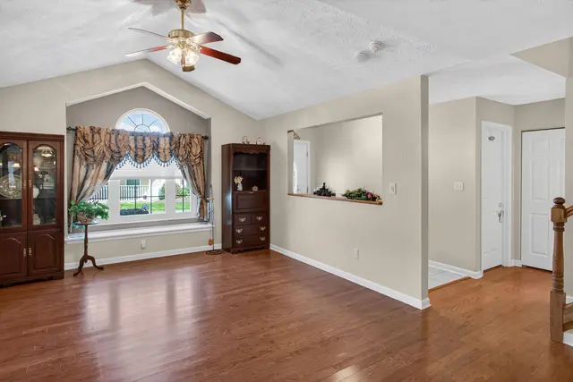 225 Rose CIRCLE gallery image 31