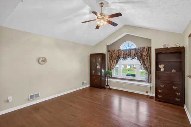 225 Rose CIRCLE gallery image 38