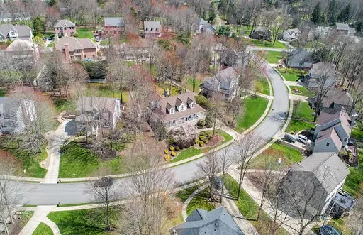 225 WHISPERING OAKS gallery image 14