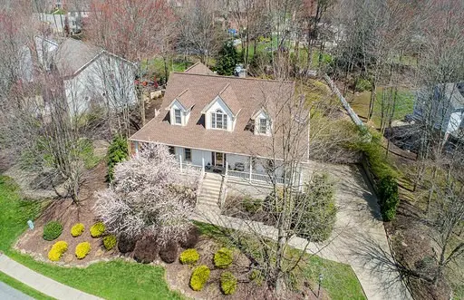 225 WHISPERING OAKS
