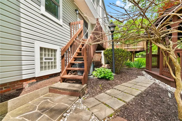226 Carters Grove Dr gallery image 4
