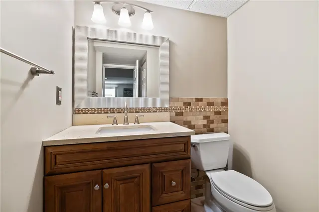 226 Carters Grove Dr gallery image 5