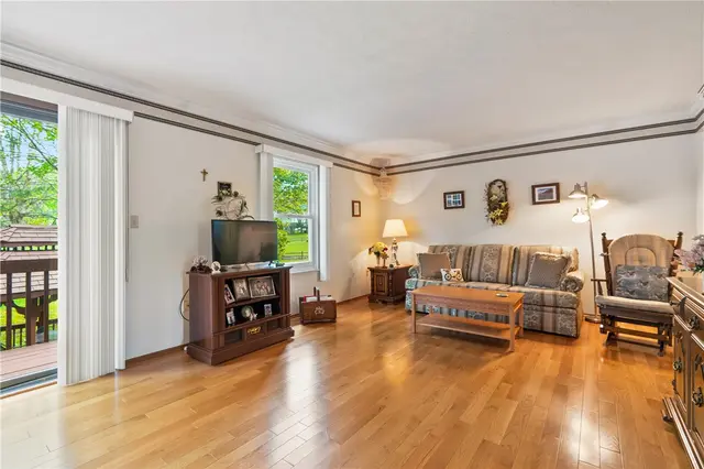 226 Carters Grove Dr gallery image 6