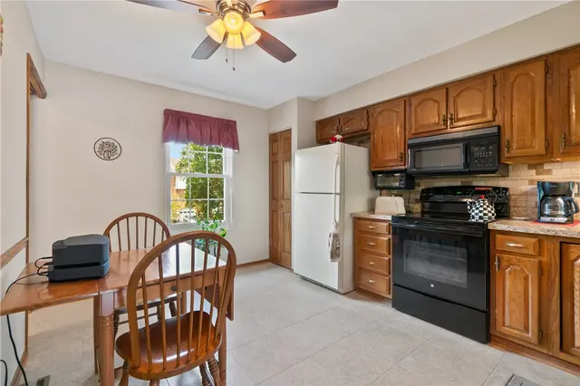 226 Carters Grove Dr gallery image 7
