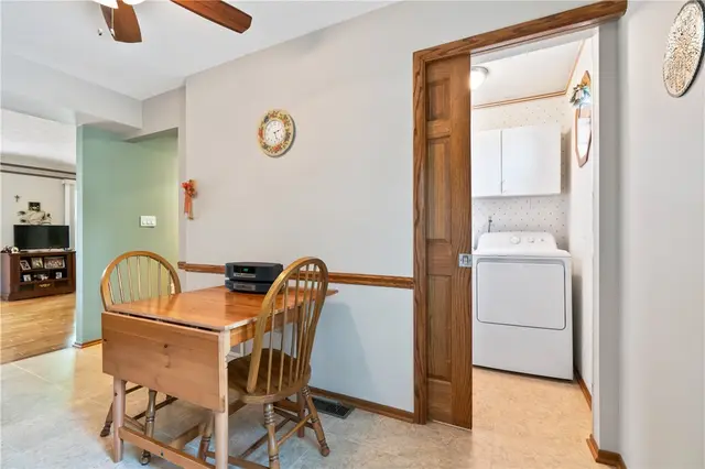 226 Carters Grove Dr gallery image 8