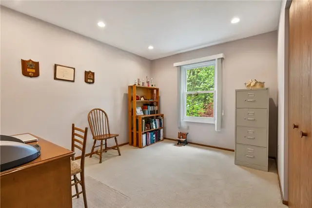 226 Carters Grove Dr gallery image 13