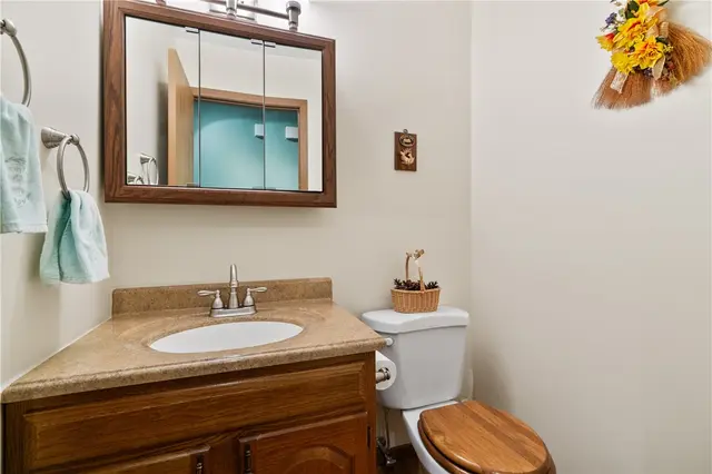 226 Carters Grove Dr gallery image 14