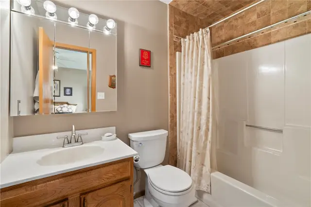 226 Carters Grove Dr gallery image 23